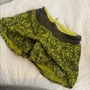 Stylish Green Patterned Women's Shorts
